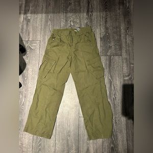 Green low waist cargo